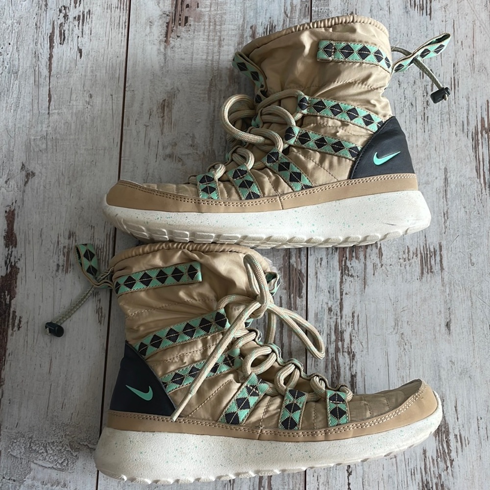 Nike Boys lace up athletic boots